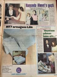 HAFTA SONU GAZETESİ DOĞUM GÜNÜ HEDİYESİ  ( Turkish Newspaper ) - 24 ARALIK 1976 -TAM TAKIM 12 SAYFADIR -Fatma Girik – Cango – Orhan Gencebay – İskender Doğan – Aynur – Tarık Aktuğ – Ahmet Özhan – Pakize Suda – Zihni Göktay – Zihal Uzman – Melek – Ahmet Ünan – Ünal Kutsal – Muazzez Abacı – Nil Burak – Alain Delon – Nathalie Delon – Tarık Akan – Döndü – Cüneyt Arkın – Filiz Akın – Dr. Hayri Bey – Naciye Hanım – Zeki Alasya – Metin Akpınar – Cassius – Nuri Kantar – Gülsen – Tarık Akan – Ünal Külekci – Em. Binbaşı Gülbin Günhan – Şakir Öner Günhan – Ahu Tuğba – Yalçın Gülhan – Ümit Ülküer – Erol Büyükburç -Kim Cango’nun yerinde olmak istemez – Fatma Girik’in köpeği iyi’dir – Dünyanın en şanslı köpeği – Ben her gece ölüyorum – Genç kızlar için büyük tehlike – Seyirciden korkuyorum – Kom’un içindeki adam – İkizler doğaya isyan etti – Kumanda Ahmet’e geçti – 1977 armağanı Lâle – Hayatının çalımını bana attı – Beklenmeyen karar evet – Renkli rüyalarınız – Rüyada sigara içerseniz – Köhnemiş çoc