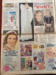 HAFTA SONU GAZETESİ DOĞUM GÜNÜ HEDİYESİ  ( Turkish Newspaper ) - 24 ARALIK 1976 -TAM TAKIM 12 SAYFADIR -Fatma Girik – Cango – Orhan Gencebay – İskender Doğan – Aynur – Tarık Aktuğ – Ahmet Özhan – Pakize Suda – Zihni Göktay – Zihal Uzman – Melek – Ahmet Ünan – Ünal Kutsal – Muazzez Abacı – Nil Burak – Alain Delon – Nathalie Delon – Tarık Akan – Döndü – Cüneyt Arkın – Filiz Akın – Dr. Hayri Bey – Naciye Hanım – Zeki Alasya – Metin Akpınar – Cassius – Nuri Kantar – Gülsen – Tarık Akan – Ünal Külekci – Em. Binbaşı Gülbin Günhan – Şakir Öner Günhan – Ahu Tuğba – Yalçın Gülhan – Ümit Ülküer – Erol Büyükburç -Kim Cango’nun yerinde olmak istemez – Fatma Girik’in köpeği iyi’dir – Dünyanın en şanslı köpeği – Ben her gece ölüyorum – Genç kızlar için büyük tehlike – Seyirciden korkuyorum – Kom’un içindeki adam – İkizler doğaya isyan etti – Kumanda Ahmet’e geçti – 1977 armağanı Lâle – Hayatının çalımını bana attı – Beklenmeyen karar evet – Renkli rüyalarınız – Rüyada sigara içerseniz – Köhnemiş çoc
