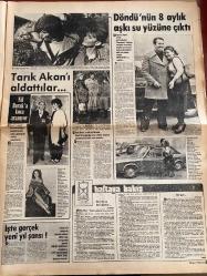 HAFTA SONU GAZETESİ DOĞUM GÜNÜ HEDİYESİ  ( Turkish Newspaper ) - 24 ARALIK 1976 -TAM TAKIM 12 SAYFADIR -Fatma Girik – Cango – Orhan Gencebay – İskender Doğan – Aynur – Tarık Aktuğ – Ahmet Özhan – Pakize Suda – Zihni Göktay – Zihal Uzman – Melek – Ahmet Ünan – Ünal Kutsal – Muazzez Abacı – Nil Burak – Alain Delon – Nathalie Delon – Tarık Akan – Döndü – Cüneyt Arkın – Filiz Akın – Dr. Hayri Bey – Naciye Hanım – Zeki Alasya – Metin Akpınar – Cassius – Nuri Kantar – Gülsen – Tarık Akan – Ünal Külekci – Em. Binbaşı Gülbin Günhan – Şakir Öner Günhan – Ahu Tuğba – Yalçın Gülhan – Ümit Ülküer – Erol Büyükburç -Kim Cango’nun yerinde olmak istemez – Fatma Girik’in köpeği iyi’dir – Dünyanın en şanslı köpeği – Ben her gece ölüyorum – Genç kızlar için büyük tehlike – Seyirciden korkuyorum – Kom’un içindeki adam – İkizler doğaya isyan etti – Kumanda Ahmet’e geçti – 1977 armağanı Lâle – Hayatının çalımını bana attı – Beklenmeyen karar evet – Renkli rüyalarınız – Rüyada sigara içerseniz – Köhnemiş çoc