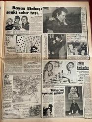 HAFTA SONU GAZETESİ DOĞUM GÜNÜ HEDİYESİ  ( Turkish Newspaper ) - 24 ARALIK 1976 -TAM TAKIM 12 SAYFADIR -Fatma Girik – Cango – Orhan Gencebay – İskender Doğan – Aynur – Tarık Aktuğ – Ahmet Özhan – Pakize Suda – Zihni Göktay – Zihal Uzman – Melek – Ahmet Ünan – Ünal Kutsal – Muazzez Abacı – Nil Burak – Alain Delon – Nathalie Delon – Tarık Akan – Döndü – Cüneyt Arkın – Filiz Akın – Dr. Hayri Bey – Naciye Hanım – Zeki Alasya – Metin Akpınar – Cassius – Nuri Kantar – Gülsen – Tarık Akan – Ünal Külekci – Em. Binbaşı Gülbin Günhan – Şakir Öner Günhan – Ahu Tuğba – Yalçın Gülhan – Ümit Ülküer – Erol Büyükburç -Kim Cango’nun yerinde olmak istemez – Fatma Girik’in köpeği iyi’dir – Dünyanın en şanslı köpeği – Ben her gece ölüyorum – Genç kızlar için büyük tehlike – Seyirciden korkuyorum – Kom’un içindeki adam – İkizler doğaya isyan etti – Kumanda Ahmet’e geçti – 1977 armağanı Lâle – Hayatının çalımını bana attı – Beklenmeyen karar evet – Renkli rüyalarınız – Rüyada sigara içerseniz – Köhnemiş çoc