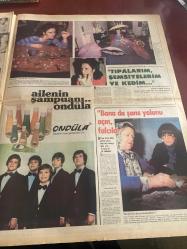 HAFTA SONU GAZETESİ DOĞUM GÜNÜ HEDİYESİ  ( Turkish Newspaper ) - 18 MART 1977 -TAM TAKIM 12 SAYFADIR -Hülya Koçyiğit-Cüneyt Arkın-Rizeli Mate İsabey-Süreyya Emel Sayın-Selma Güneri-Yusuf Sezgin-Romalı Perihan-Esin Ertan-Meral Celasun-Haluk Ündeğer-Tülay-Sibel Egemen-Gülten-Bülent Ersoy-Zeki Müren-Yılmaz Güney-Fatoş Güney-Türkan Sürcan Hülya ölümden döndü-Serpil Barlas-Bülent Vural-Sevim Tuna-Huysuz Virjin-Zeki Çetin-Gamze-Ayfer Feray-Erküt Taçkın-Piraye Uzun-Meral Aydan-Nesrin Cetinel-Selim Okan-Feridun Karakaya-Linda Ronstadt-Amy Armstrong-Clinton Rogers-Kuduz iğneleri alerji yaptı-“Güneş duası nedir bilir misiniz?”-“Aşıklar diyarı”-Bu yuvayı Umut kurtardı-“Eh biz de Avrupa göreceğiz…”-Bir yılın yorgunluğu-“Tıpalarım şemsiyelerim ve kedim…”-“Bana da şans yolunu açın falcılar”-Hayal ülkesi-Gel keyfim gel-Yaz kış cildinize özel bakım gerek-Ay yine mi beni kopya-Her şey bir anda oldu-Yılmaz Güney’in kaçmasından korkuluyor-Şans Antalya’ya güldü-Saldırının sineması-Perde arkası-Dünyanın en
