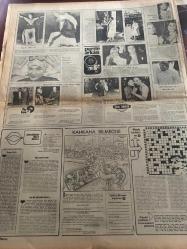 HAFTA SONU GAZETESİ DOĞUM GÜNÜ HEDİYESİ  ( Turkish Newspaper ) - 18 MART 1977 -TAM TAKIM 12 SAYFADIR -Hülya Koçyiğit-Cüneyt Arkın-Rizeli Mate İsabey-Süreyya Emel Sayın-Selma Güneri-Yusuf Sezgin-Romalı Perihan-Esin Ertan-Meral Celasun-Haluk Ündeğer-Tülay-Sibel Egemen-Gülten-Bülent Ersoy-Zeki Müren-Yılmaz Güney-Fatoş Güney-Türkan Sürcan Hülya ölümden döndü-Serpil Barlas-Bülent Vural-Sevim Tuna-Huysuz Virjin-Zeki Çetin-Gamze-Ayfer Feray-Erküt Taçkın-Piraye Uzun-Meral Aydan-Nesrin Cetinel-Selim Okan-Feridun Karakaya-Linda Ronstadt-Amy Armstrong-Clinton Rogers-Kuduz iğneleri alerji yaptı-“Güneş duası nedir bilir misiniz?”-“Aşıklar diyarı”-Bu yuvayı Umut kurtardı-“Eh biz de Avrupa göreceğiz…”-Bir yılın yorgunluğu-“Tıpalarım şemsiyelerim ve kedim…”-“Bana da şans yolunu açın falcılar”-Hayal ülkesi-Gel keyfim gel-Yaz kış cildinize özel bakım gerek-Ay yine mi beni kopya-Her şey bir anda oldu-Yılmaz Güney’in kaçmasından korkuluyor-Şans Antalya’ya güldü-Saldırının sineması-Perde arkası-Dünyanın en