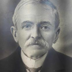 ANTİKA SİYAH BEYAZ FOTOĞRAF ÜZERİNE  İMZALI EL ÇALIŞMA KARAKALEM RESİM