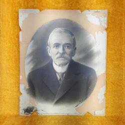 ANTİKA SİYAH BEYAZ FOTOĞRAF ÜZERİNE  İMZALI EL ÇALIŞMA KARAKALEM RESİM