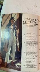 LOVE MY BODY DERGİSİ - SONBAHAR-KIŞ 2019-2020 SAYI: 15 ZEHRA IŞIK - ALICAN IŞIK - DEBORA ZAKUTO - MELTEM AYDIN - BAĞLAN KESKİN - BURAK BAŞARAN - CANSU YILDIZ - CEYLAN ATİNÇ - DENİZ ÖZGÜN - DUYGU KÜÇÜKKARAAĞAÇ - EBRU GÜRBÜZ - FIRAT MERİÇ - GİZEM MUHAN - GÖKÇE ÇETİN - MERT GÜLER - ÖMER MUMAY - ÖZKAN ÖNAL - SERHAN AYHAN - SEVGİ ÖZBAKIR - TUĞÇE KOCAMANOĞLU - TOLGA ÜNSAL - YAHYA DİLSİZ - CATHERINE DENEUVE - CHARLOTTE RAMPLING - JACKIE KENNEDY - LAUREN HUTTON - TWIGGY - YASEMİN ÖĞÜN  SEZONUN 4 İKON PARÇASI - YILDIZLARDAN İLHAM ALIN - SONBAHAR KIŞ TREND REHBERİ - 70’LER ŞOVUNA HAZIR MISIN - BURJUVA GÜZELLERİ - TREND RAPORU - BURJUVA GÜZELLERİ MODERN DOKUNUŞ - 70’LERE ÖVGÜ - COUTURE DETAY - EFSANE DÖNDÜ - 70’LERİN DİSKOSUNDAN GÜNÜMÜZE - MODA TUTKUSU İŞBİRLİĞİ REFRESH KOLEKSİYONU - LOVE MY BODY KOLEKSİYONU - 70’LERİN UNUTULMAZ KADINLARI - TOPRAK TONLARINDAN LİLA VE BORDOYA RENK SKALASI - DISKO GECELERİ VE ABİYE PARÇALAR - YASEMİN ÖĞÜN TASARIMLARI - MODERN LADYLIKE  - TAM TAKIM EKSİKSİZ 96 SAYFA