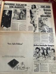 HAFTA SONU GAZETESİ DOĞUM GÜNÜ HEDİYESİ  ( Turkish Newspaper ) - 17 MART 1978 -TAM TAKIM 12 SAYFADIR -Esengül-Hülya Koçyiğit–Selim Soydan–Türkan Şoray–Ünal Kutval–Ayşecik–Serkan Acar–Zeynep Değirmencioğlu–Müşerref Tezcan–Oya Peri–Ajda Pekkan–Servet Ferdi–Muazzez Abacı–Süheyl Uygur–Şöhret Uğur–Eda Altın–Kubilay Çelik–Nejat Uygur–Esengün–Adnan Şenses–Hamiyet Yüceses–Bülent Ersoy–Fikret Hakan–Tijen Par–Anne Karaca–David Jeannot–Tomris Oğuzalp–Sevda Karaca–Kamil Masaracı-Prenses Banu–Neco–Müzeyyen Senar–Frezeye–Ümit Utku–İdi Amin–Nazan Şoray–Şevket Adlı–Rüçhan Adlı–Bahan Aliev Çayusu -Hülya Koçyiğit’e bomba–Telefondaki meçhul sesin ihbarı–Azrail’in soluğunu ensesinde hissetti–Panik son anda önlendi–Türkan Şoray kendi çizgileriyle Moskova’da–Umudunuz Erkan–Müşerref Tezcan’ın son marifeti–200.000 liraya biraz güzellik–Ben Ajda Pekkan–Şarkıcı kardeşler kampta–Astımı yenen göbek–3 niyet 1 kurban–Kurutma ve ütü derdi perdede olur bu Dekora–Yeni baştan babalığı öğreniyor–Nejat Uygur 3 oğlu uğrun