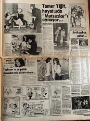 HAFTA SONU GAZETESİ DOĞUM GÜNÜ HEDİYESİ  ( Turkish Newspaper ) - 14 NİSAN 1978 -TAM TAKIM 12 SAYFADIR -Ziya Müezzinoğlu-Ajda Pekkan–Emel Sayın–Filiz Akın–Ferdi Tayfur–Sadi Çolpan–Kerem Çolpan–Sezgi Sezgin–Nilgün İsik–Tarık Akan–Ermel Sayın–Prenses Banu–Cüneyt Arkın–Betül Arkın–Esen Ateş–Süleyman Pekin–Ece Altın–Fikri Aykut–Kubilay Çelik–Esen Gül–Filiz Akun–Tamer Yiğit–Aysun Güven–Seçil Heper–Seren Çinkıllı–Ümit Çileker-Prenses Banu-Aysun Güven-Bahar erdeniz-Zeki Müren-Neco-Gökben-Ayhan Işık-Serap Işık-Çolpan İlhan-Kerem Alışık-Göksel Arsoy-Aşkım Arsoy-Ajda Pekkan–Emel Sayın–Filiz Akın–Ferdi Tayfur–Sadi Çolpan–Kerem Çolpan–Sezgi Sezgin–Nilgün İsik–Tarık Akan–Ermel Sayın–Prenses Banu–Cüneyt Arkın–Betül Arkın–Esen Ateş–Süleyman Pekin–Ece Altın–Fikri Aykut–Kubilay Çelik–Esen Gül–Filiz Akun–Tamer Yiğit–Aysun Güven–Seçil Heper–Seren Çinkıllı–Ümit Çileker-Maliye Bakanı fena bastırıyor–Sanat ağalarına savaş–Halkın tepkisi büyük oldu–Artist evlerinde anarşi korkusu–Anne-baba sanatçılar panik iç