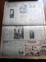 Vatan Gazetesi - Turkish Newspaper - 26 Ağustos 1956 - İstikbal ümitleri yazan Ahmet Emin Yalman Başmakale - Zeki Müren mahkum olduktan sonra avukatına teşekkür ediyor fotoğraf - CHP Meclisi tebliğ yayınladı - İran erkan-ı Harbiye umumiye reisi Korgeneral Abdullah Hidayet geldi fotoğraf - Tekirdağ'da Demokrat Parti ve Cumhuriyetçi Millet Partisi bugün boy ölçüşecek - Muhtarpaşa köşkünde büyük müzayede fotoğraf - Türkiye İş Bankası 33 yaşında - 6 yaşındaki küçük Mualla Özdili babası 50 lira için rehin verdi - suçlu yazan Orhan Kemal Yazı Dizisi - büyük Türk zaferi yazan Feridun Fazıl Tülbentçi Yazı Dizisi - Adnan Veli'den fantezi - siyasi hatıralar yazan General Ali Fuat Cebesoy Yazı Dizisi - Fenerbahçe Karşıyaka ile bugün karşılaşıyor - Türkiye 100 metre yüzme rekorunu kıran Ayşe Gül fotoğraf - at yarışları - Fatih koşusu bugün yapılıyor - Serdar koşusunu Rüçhan kazandı - İstanbul atletizm birinciliği başladı - Truman olimpiyatlara davet edildi -  Ankara bölgesi kupa maçları