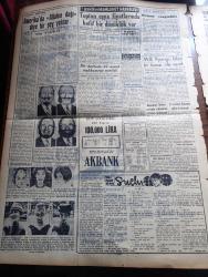 Vatan Gazetesi - Turkish Newspaper - 12 Ağustos 1956 - buhranımıza çare 4 yazan Ahmet Emin Yalman Başmakale - Hürriyet partililerin Atatürk'ün kabrini topluca ziyaretine izin verilmedi - Ankara valiliği Fevzi Lütfi Karaosmanoğlu'nun Hürriyet partisi İl başkanlarına evinde vereceği ziyafetin de yasak edildiğini bildirdi - Osman Bölükbaşı ya yalnız çayeli'de emniyet tedbiri alınmadı - iki yedek parçacı tevkif edildi - Batı trakya'da Yunan baskısı tesirsiz bırakılıyor - İngilizlerin süveyş'ten ayrılışı fotoğraf - suçlu yazan Orhan Kemal Yazı Dizisi - Osmanlı tarihinden sayfalar yazan Feridun Fazıl Tülbentçi Yazı Dizisi - Adnan Veli'den fantezi - siyasi hatıralar yazan General Ali Fuat Cebesoy Yazı Dizisi - Cezmi Or Kupası atletizm yarışmaları dün başladı - başvekil kupasını hangi at kazanabilir - Dün yapılan at yarışları Sada koşusunu Haydar kazandı - Gündüz Kılıç Galatasaray'a tekrar antrenör oluyor - Fenerbahçe Demirspor bugün karşılaşıyor - İstanbul yüzme yarışlarında Galatasaray 1.