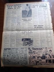 Vatan Gazetesi - Turkish Newspaper - 12 Ağustos 1956 - buhranımıza çare 4 yazan Ahmet Emin Yalman Başmakale - Hürriyet partililerin Atatürk'ün kabrini topluca ziyaretine izin verilmedi - Ankara valiliği Fevzi Lütfi Karaosmanoğlu'nun Hürriyet partisi İl başkanlarına evinde vereceği ziyafetin de yasak edildiğini bildirdi - Osman Bölükbaşı ya yalnız çayeli'de emniyet tedbiri alınmadı - iki yedek parçacı tevkif edildi - Batı trakya'da Yunan baskısı tesirsiz bırakılıyor - İngilizlerin süveyş'ten ayrılışı fotoğraf - suçlu yazan Orhan Kemal Yazı Dizisi - Osmanlı tarihinden sayfalar yazan Feridun Fazıl Tülbentçi Yazı Dizisi - Adnan Veli'den fantezi - siyasi hatıralar yazan General Ali Fuat Cebesoy Yazı Dizisi - Cezmi Or Kupası atletizm yarışmaları dün başladı - başvekil kupasını hangi at kazanabilir - Dün yapılan at yarışları Sada koşusunu Haydar kazandı - Gündüz Kılıç Galatasaray'a tekrar antrenör oluyor - Fenerbahçe Demirspor bugün karşılaşıyor - İstanbul yüzme yarışlarında Galatasaray 1.