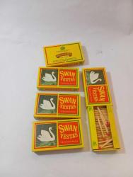 İNGİLİZ KOVBOY KİBRİTİ. SWAN VESTAS DUZ BİR YUZEYE SURTUNCE YANANİYOR