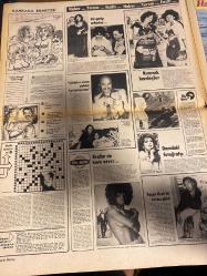 HAFTA SONU GAZETESİ DOĞUM GÜNÜ HEDİYESİ  ( Turkish Newspaper ) - 16 HAZİRAN 1978 -TAM TAKIM 12 SAYFADIR -Nur Ay-Emel Aydan-Yılmaz Güney-Hülya Tuğlu-Nil Burak-Serpil Barlas-Doğan Canku-Şevket Adlı-Nükhet Duru-Hülya Koçyiğit-Filiz Akın-Mine Mutlu-Seçil Heper-Kenan Erkal-Ardan Şensal-Mehmet Can-Yılmaz Güney-Küçük Şaban-Hülya Tülin-Yaşar Özel-Nazan Şoray-Şevket Altuğ-Nükhet Duru-Tayyar Yıldız-Nazan Berk-Hüseyin bin Talal-Zeynep Kraliçe Ana-Hülya Pakkan-İlhan Daner-Aysel Erim-Diana Dors-Jose Feliciano-Maria Antoinette-Tilda Ajans-Erol Evgin-Ajda Pekkan-Hülya Koçyiğit kayıp-Hülya Avrupa’da gizli bir tedavide-Bu süre içinde tam 5 kilo verdi ama şimdi huzurlu-Filiz Akın Kıbrıs’tan gözleri yaşlı döndü-Barış harekâtı günlerini tekrar yaşadı-Sefalı yılların cefasını çekiyor-Karamürsel’de karar günleri-Oğlum bana inat kadın oldu-Cezaevi cennet mahkûmluk piyango-Benim daha ne marifetlerim var-Bir garip arkadaş-Kıvırcık kardeşler-Şükürler olsun yakayı kurtarıyorum-Krallar da kara sever-Damdaki fotoğ