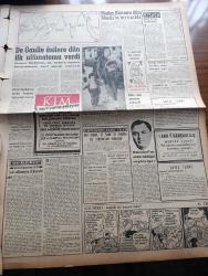 Vatan Gazetesi - Turkish Newspaper - 12 Haziran 1958 - köklü ıslahata doğru yazan Ahmet Emin Yalman Başmakale - Anıtkabir'de bugün miting var fotoğraf - gençlik Kıbrıs'ın Türk olduğunu atasının huzurunda haykıracak - lefkoşeli Türk analar da Dün mücadeleye katıldılar - Kıbrıs'ta 300'den fazla Türk genci tevkif edildi - Papa Eftim Makarios bir lanettir dedi - hava deniz ve demiryolları navlunlarına zam yapıldı - Gazı bakkallar dağıtacak - Yandan akıyor yandan yazan Adnan Veli Yazı Dizisi - İzmir fuarına bu yıl 19 devlet iştirak edecek - De Gaulle asilere dün ilk ultimatomu verdi - hani altın düşecekti yazan Oktay Akbal - İstanbul'da sinema programı - Beşiktaş İstanbulspor'a kudretini gösterdi 4 2 fotoğraflar - Galatasaraylı Suat Mamat'a masaj yapılırken fotoğraf - 1958 dünya futbol kupası - İngiltere 0 Brezilya 0 - Yugoslavya 3 Fransa 2 - Türkgücü Kupası boks maçları - Lübnan topçusunun ateşi Trablusşam kalesini yıktı - Malenkof'un öldürüldüğü söyleniyor - Baki Süha Ediboğlu