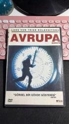 AVRUPA - EUROPA - LARS VON TRIER KOLEKSİYONU - GÖRSEL BİR GÖVDE GÖSTERİSİ - BİRFİLM 2004 PALERMO DVD FİLM - TÜRKÇE ALTYAZI VE TÜRKÇE DUBLAJ SEÇENEKLERİ MEVCUTTUR...