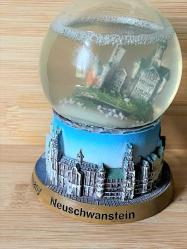 ALMANYA KAR KÜRESİ YAPI İÇERİSİNDE KAYÖMIŞ