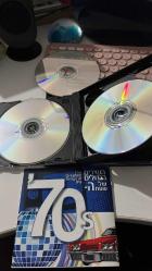 GREATEST SONGS OF THE 70'S - TOPLAM 3 ADET MÜZİK CD'Sİ FOTOĞRAFLARDA İÇİNDEKİ ŞARKILAR MEVCUT FOTOĞRAFLARA İYİ BAKALIM... - ÜZERİNDE KİRİL ALFABESİYLE YAZIYOR DOLAYISIYLA TERS KAPAK... - CD LER TEMİZ...