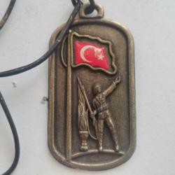 DUR YOLCU TÜRK BAYRAKLI KOLYE