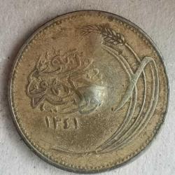 TÜRKİYE  1341 (1925)  10 KURUŞ HALİYLE  PARANIN ORTASI VURUK