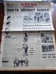 Vatan Gazetesi - Turkish Newspaper - 15 Temmuz 1958 - Bağdat hükümet darbesi yazan Ahmet Emin Yalman Başmakale - Irak'ta hükümet darbesi - Kral Faysal hapsedilerek cumhuriyet ilan olundu - Prens abdülilah linç edildi - Nuri Sait Paşa'nın akıbeti bilinmiyor - İran şahı ve Pakistan Cumhurbaşkanı Dün Ankarada Esenboğa havaalanında karşılanırken fotoğraf - Türkiye İran Pakistan arasında Ankara'da üçlü toplantı yapılıyor - Şah Rıza Pehlevi ile İskender Mirza dün Başkente geldi - Celal Bayar Adnan Menderes ve Bakanlar dün Ankara havaalanında uçaktan indikleri sırada fotoğraf - Irak'a  şimdilik müdahale edilmiyor - Ürdün radyosuna göre Sadık kuvvetler bağdat'a yürüyor - yandan akıyor yandan yazan Adnan Veli Yazı Dizisi - kıbrıs'taki kanlı hadiseler üzerine İngiltere'ye dün sert bir nota verdik - Hacılar Tarsus vapurunu kirletti - Dansöz Gönül mahkemede hakim kararıyla soyundu - salyangoz bile yazan Emil Galip Sandalcı - burç falınız - Kadri Aytaç'ın durumu fotoğraf