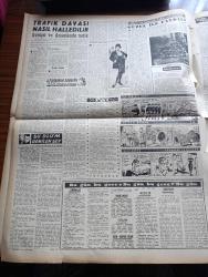Vatan Gazetesi - Turkish Newspaper - 15 Temmuz 1958 - Bağdat hükümet darbesi yazan Ahmet Emin Yalman Başmakale - Irak'ta hükümet darbesi - Kral Faysal hapsedilerek cumhuriyet ilan olundu - Prens abdülilah linç edildi - Nuri Sait Paşa'nın akıbeti bilinmiyor - İran şahı ve Pakistan Cumhurbaşkanı Dün Ankarada Esenboğa havaalanında karşılanırken fotoğraf - Türkiye İran Pakistan arasında Ankara'da üçlü toplantı yapılıyor - Şah Rıza Pehlevi ile İskender Mirza dün Başkente geldi - Celal Bayar Adnan Menderes ve Bakanlar dün Ankara havaalanında uçaktan indikleri sırada fotoğraf - Irak'a  şimdilik müdahale edilmiyor - Ürdün radyosuna göre Sadık kuvvetler bağdat'a yürüyor - yandan akıyor yandan yazan Adnan Veli Yazı Dizisi - kıbrıs'taki kanlı hadiseler üzerine İngiltere'ye dün sert bir nota verdik - Hacılar Tarsus vapurunu kirletti - Dansöz Gönül mahkemede hakim kararıyla soyundu - salyangoz bile yazan Emil Galip Sandalcı - burç falınız - Kadri Aytaç'ın durumu fotoğraf
