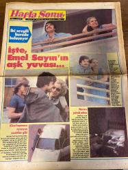 HAFTA SONU GAZETESİ DOĞUM GÜNÜ HEDİYESİ  ( Turkish Newspaper ) - 6 EKİM 1978 -TAM TAKIM 12 SAYFADIR -Emel Sayın-Selçuk Aslan-Metin Ayvalı-Rüçhan Çamay-Mehlika Kenter-Tali Aktaş-Bahar Erdeniz-Neco-Tayyar Yıldız-Kamuran Akkor-Yıldız Kenter-Muhsin Ertuğrul-Gülriz Sururi-Fatma Girik-İlhan İrem-Yılmaz Dedeoğlu-Sezen Aksu-Ağa Han-Begüm-Ana ve çocuk fotoğraflarında isim görünmüyor-Ruhan Deniz-Peri Han-Cüneyt Arkın-Kadir İnanır-İki sevgili burada buluşuyor-İşte Emel Sayın’ın aşk yuvası-Köşe kapmaca oynayan çocuklar gibi-Burası yatak odası-Abla kardeşi birbirine düşüren dedikodu-Uğursuz film-Ben servetimi hosteslikten yaptım-Bahar’ın sonbaharı-48 saat süren kuduz korkusu-Pişmaniye üzerine turşu suyu-Ya oğlu olsaydı?-Kahkaha bilmecesi-Haber Yorum Fısıltı-Bir tenis maçı ve iki ayaklı kupa-Taze ihtiyar ile ihtiyar taze-Baştan başa Anadolu-Eli çabuk hırsızın marifeti-Son ümit Başkan Kotil’de-Kraliçeler de amigoluk yapar-Kadın dediğin biblo’dur-Fatma Girik’in rahminden 4 ur alındı-Asker kaçağı İlhan