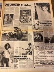 HAFTA SONU GAZETESİ DOĞUM GÜNÜ HEDİYESİ  ( Turkish Newspaper ) - 6 EKİM 1978 -TAM TAKIM 12 SAYFADIR -Emel Sayın-Selçuk Aslan-Metin Ayvalı-Rüçhan Çamay-Mehlika Kenter-Tali Aktaş-Bahar Erdeniz-Neco-Tayyar Yıldız-Kamuran Akkor-Yıldız Kenter-Muhsin Ertuğrul-Gülriz Sururi-Fatma Girik-İlhan İrem-Yılmaz Dedeoğlu-Sezen Aksu-Ağa Han-Begüm-Ana ve çocuk fotoğraflarında isim görünmüyor-Ruhan Deniz-Peri Han-Cüneyt Arkın-Kadir İnanır-İki sevgili burada buluşuyor-İşte Emel Sayın’ın aşk yuvası-Köşe kapmaca oynayan çocuklar gibi-Burası yatak odası-Abla kardeşi birbirine düşüren dedikodu-Uğursuz film-Ben servetimi hosteslikten yaptım-Bahar’ın sonbaharı-48 saat süren kuduz korkusu-Pişmaniye üzerine turşu suyu-Ya oğlu olsaydı?-Kahkaha bilmecesi-Haber Yorum Fısıltı-Bir tenis maçı ve iki ayaklı kupa-Taze ihtiyar ile ihtiyar taze-Baştan başa Anadolu-Eli çabuk hırsızın marifeti-Son ümit Başkan Kotil’de-Kraliçeler de amigoluk yapar-Kadın dediğin biblo’dur-Fatma Girik’in rahminden 4 ur alındı-Asker kaçağı İlhan