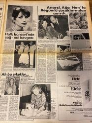 HAFTA SONU GAZETESİ DOĞUM GÜNÜ HEDİYESİ  ( Turkish Newspaper ) - 6 EKİM 1978 -TAM TAKIM 12 SAYFADIR -Emel Sayın-Selçuk Aslan-Metin Ayvalı-Rüçhan Çamay-Mehlika Kenter-Tali Aktaş-Bahar Erdeniz-Neco-Tayyar Yıldız-Kamuran Akkor-Yıldız Kenter-Muhsin Ertuğrul-Gülriz Sururi-Fatma Girik-İlhan İrem-Yılmaz Dedeoğlu-Sezen Aksu-Ağa Han-Begüm-Ana ve çocuk fotoğraflarında isim görünmüyor-Ruhan Deniz-Peri Han-Cüneyt Arkın-Kadir İnanır-İki sevgili burada buluşuyor-İşte Emel Sayın’ın aşk yuvası-Köşe kapmaca oynayan çocuklar gibi-Burası yatak odası-Abla kardeşi birbirine düşüren dedikodu-Uğursuz film-Ben servetimi hosteslikten yaptım-Bahar’ın sonbaharı-48 saat süren kuduz korkusu-Pişmaniye üzerine turşu suyu-Ya oğlu olsaydı?-Kahkaha bilmecesi-Haber Yorum Fısıltı-Bir tenis maçı ve iki ayaklı kupa-Taze ihtiyar ile ihtiyar taze-Baştan başa Anadolu-Eli çabuk hırsızın marifeti-Son ümit Başkan Kotil’de-Kraliçeler de amigoluk yapar-Kadın dediğin biblo’dur-Fatma Girik’in rahminden 4 ur alındı-Asker kaçağı İlhan