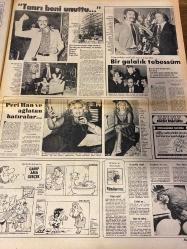 HAFTA SONU GAZETESİ DOĞUM GÜNÜ HEDİYESİ  ( Turkish Newspaper ) - 6 EKİM 1978 -TAM TAKIM 12 SAYFADIR -Emel Sayın-Selçuk Aslan-Metin Ayvalı-Rüçhan Çamay-Mehlika Kenter-Tali Aktaş-Bahar Erdeniz-Neco-Tayyar Yıldız-Kamuran Akkor-Yıldız Kenter-Muhsin Ertuğrul-Gülriz Sururi-Fatma Girik-İlhan İrem-Yılmaz Dedeoğlu-Sezen Aksu-Ağa Han-Begüm-Ana ve çocuk fotoğraflarında isim görünmüyor-Ruhan Deniz-Peri Han-Cüneyt Arkın-Kadir İnanır-İki sevgili burada buluşuyor-İşte Emel Sayın’ın aşk yuvası-Köşe kapmaca oynayan çocuklar gibi-Burası yatak odası-Abla kardeşi birbirine düşüren dedikodu-Uğursuz film-Ben servetimi hosteslikten yaptım-Bahar’ın sonbaharı-48 saat süren kuduz korkusu-Pişmaniye üzerine turşu suyu-Ya oğlu olsaydı?-Kahkaha bilmecesi-Haber Yorum Fısıltı-Bir tenis maçı ve iki ayaklı kupa-Taze ihtiyar ile ihtiyar taze-Baştan başa Anadolu-Eli çabuk hırsızın marifeti-Son ümit Başkan Kotil’de-Kraliçeler de amigoluk yapar-Kadın dediğin biblo’dur-Fatma Girik’in rahminden 4 ur alındı-Asker kaçağı İlhan