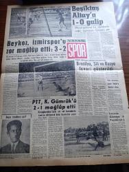 Vatan Gazetesi - Turkish Newspaper - 27 Mayıs 1962 - 27 Mayıs yazan Şevket Süreyya Aydemir Başmakale - İsmet İnönü 27 mayıs'ı yeniden yaşıyoruz - 27 Mayıs Türk Ulusu o gün ordusu ile el ele zulüm baskı ve sömürgenliğin sona erişini kutladı fotoğraf - Cemal Gürsel İsmet İnönü ile aramızda ihtilaf yoktur dedi - Ragıp Gümüşpala'nın istifası için Ege harekete geçti  - 14'lerden 6'sına yurda gelmek için izin verildi - İstanbul tekstil ve Örme sanayi işçileri sendikası başkanı Bahir Ersoy fotoğraf - atom enerji komisyonu Başkanı Dr Nuri Refet Korur gazetecilerle konuşuyor fotoğraf - atom reaktörü açılıyor - felsefesiz ihtilal yazan İhsan Ada - demek bugün 27 Mayıs yazan Oktay Akbal - İtalyan Rotary kulübünden 300 üye geliyor - Çolpan İlhan Ve Ayhan Işık avare Mustafa filminde fotoğraf - 1961 62 mevsiminde Türk sineması - Meşrutiyet kıraathanesi Yazan Rıfat Ilgaz - Üç perdelik cinayet yazan agatha christie çeviren Ülkü Tamer - Beşiktaş Altay'a 1-0 Galip - 1962 dünya şampiyonasında