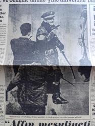 Vatan Gazetesi - Turkish Newspaper - 28 Nisan 1962 - gençliğin Hürriyet için insan hakları ve devrimleri kurtarmak için ayaklandığı kanlı perşembeyi anıyoruz - İsmet İnönü Dün 3 parti lideri ile görüştü - kaba ve kara kuvvete karşı direnen gençliğin önünde emniyet Kuvvetleri seferber edilmişti fotoğraf - eski milli birlik komitesi üyeleri gençliği kutladı - Cemal Gürsel işler af dahil iyiye gidecek dedi fotoğraf - Adalet Partili Nebahat Aslan Tevkif edildi - adalet bakanı Sahir Kurutluoğlu affın mesuliyeti başbakana ait dedi - 14'lerden Rifat Baykal yarın geliyor - Pil davasını Anayasa mahkemesi görecek - Darülaceze müdürü Turgut Aytuğrul'un başka göreve atanması protesto edildi fotoğraf - Münir Özkul turnede fotoğraf - 28 Nisan bir başlangıçtır yazan Oktay Akbal - İstanbul Ankara Radyosu Programı - Üç perdelik cinayet yazan agatha christie çeviren Ülkü Tamer Yazı Dizisi - Metin Oktay kati olarak Galatasaray'a dönecek - Matthews'li Stoke City geliyor - Can Bartunun düğünü fotoğraflar