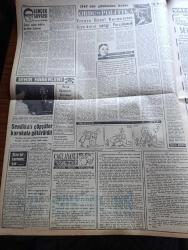 Vatan Gazetesi - Turkish Newspaper - 28 Nisan 1962 - gençliğin Hürriyet için insan hakları ve devrimleri kurtarmak için ayaklandığı kanlı perşembeyi anıyoruz - İsmet İnönü Dün 3 parti lideri ile görüştü - kaba ve kara kuvvete karşı direnen gençliğin önünde emniyet Kuvvetleri seferber edilmişti fotoğraf - eski milli birlik komitesi üyeleri gençliği kutladı - Cemal Gürsel işler af dahil iyiye gidecek dedi fotoğraf - Adalet Partili Nebahat Aslan Tevkif edildi - adalet bakanı Sahir Kurutluoğlu affın mesuliyeti başbakana ait dedi - 14'lerden Rifat Baykal yarın geliyor - Pil davasını Anayasa mahkemesi görecek - Darülaceze müdürü Turgut Aytuğrul'un başka göreve atanması protesto edildi fotoğraf - Münir Özkul turnede fotoğraf - 28 Nisan bir başlangıçtır yazan Oktay Akbal - İstanbul Ankara Radyosu Programı - Üç perdelik cinayet yazan agatha christie çeviren Ülkü Tamer Yazı Dizisi - Metin Oktay kati olarak Galatasaray'a dönecek - Matthews'li Stoke City geliyor - Can Bartunun düğünü fotoğraflar