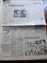 Vatan Gazetesi - Turkish Newspaper - 28 Nisan 1962 - gençliğin Hürriyet için insan hakları ve devrimleri kurtarmak için ayaklandığı kanlı perşembeyi anıyoruz - İsmet İnönü Dün 3 parti lideri ile görüştü - kaba ve kara kuvvete karşı direnen gençliğin önünde emniyet Kuvvetleri seferber edilmişti fotoğraf - eski milli birlik komitesi üyeleri gençliği kutladı - Cemal Gürsel işler af dahil iyiye gidecek dedi fotoğraf - Adalet Partili Nebahat Aslan Tevkif edildi - adalet bakanı Sahir Kurutluoğlu affın mesuliyeti başbakana ait dedi - 14'lerden Rifat Baykal yarın geliyor - Pil davasını Anayasa mahkemesi görecek - Darülaceze müdürü Turgut Aytuğrul'un başka göreve atanması protesto edildi fotoğraf - Münir Özkul turnede fotoğraf - 28 Nisan bir başlangıçtır yazan Oktay Akbal - İstanbul Ankara Radyosu Programı - Üç perdelik cinayet yazan agatha christie çeviren Ülkü Tamer Yazı Dizisi - Metin Oktay kati olarak Galatasaray'a dönecek - Matthews'li Stoke City geliyor - Can Bartunun düğünü fotoğraflar