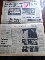 Vatan Gazetesi - Turkish Newspaper - 28 Nisan 1962 - gençliğin Hürriyet için insan hakları ve devrimleri kurtarmak için ayaklandığı kanlı perşembeyi anıyoruz - İsmet İnönü Dün 3 parti lideri ile görüştü - kaba ve kara kuvvete karşı direnen gençliğin önünde emniyet Kuvvetleri seferber edilmişti fotoğraf - eski milli birlik komitesi üyeleri gençliği kutladı - Cemal Gürsel işler af dahil iyiye gidecek dedi fotoğraf - Adalet Partili Nebahat Aslan Tevkif edildi - adalet bakanı Sahir Kurutluoğlu affın mesuliyeti başbakana ait dedi - 14'lerden Rifat Baykal yarın geliyor - Pil davasını Anayasa mahkemesi görecek - Darülaceze müdürü Turgut Aytuğrul'un başka göreve atanması protesto edildi fotoğraf - Münir Özkul turnede fotoğraf - 28 Nisan bir başlangıçtır yazan Oktay Akbal - İstanbul Ankara Radyosu Programı - Üç perdelik cinayet yazan agatha christie çeviren Ülkü Tamer Yazı Dizisi - Metin Oktay kati olarak Galatasaray'a dönecek - Matthews'li Stoke City geliyor - Can Bartunun düğünü fotoğraflar