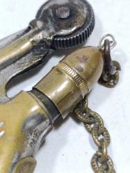 Ç10----OSMANLI PULLU ŞİŞE ÇAKMAK--KAPAK ZİNCİR ORİJİNAL DEĞİL