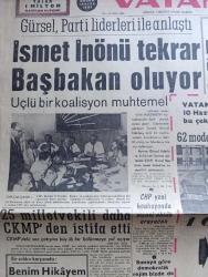 Vatan Gazetesi - Turkish Newspaper - 2 Haziran 1962 - bir saldırı karşısında benim hikayem yazan Şevket Süreyya Aydemir Başmakale - Cemal Gürsel Parti liderleri ile anlaştı - İsmet İnönü tekrar Başbakan oluyor - üçlü koalisyon muhtemel - 25 milletvekili daha Cumhuriyetçi Köylü Millet Partisinden istifa etti - Eskişehir'de facia bir jet seyircilerin önünde infilak etti 4 ölü 41 yaralı var - Dil Bayramı Karaman'da kutlanıyor - Eichman asıldı - Genelkurmay Başkanı Orgeneral Cevdet Sunay'a göre demokratik rejim bizde de yaşayacak - Ortak Pazar ve Türk İş yazan Fethi Naci - Yahudi Kasabı Eichman ölümü gayet soğukkanlılıkla karşıladı fotoğraf - dışarıdaki işçilerimiz yazan Oktay Akbal - Makarios Kennedy ile görüşecek - Üç perdelik cinayet yazan agatha christie çeviren Ülkü Tamer Yazı Dizisi - İstanbul Ankara Radyosu Programı - İtalyan futbolcularına şarap yasak edildi - Şili Dünya kupası'ndan yeni haberler - Brezilya forveti Garrincha Didi Pele Vava Zagalo foto - Hakkı Yeten rakipsiz kaldı