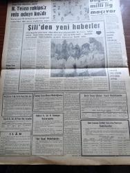 Vatan Gazetesi - Turkish Newspaper - 2 Haziran 1962 - bir saldırı karşısında benim hikayem yazan Şevket Süreyya Aydemir Başmakale - Cemal Gürsel Parti liderleri ile anlaştı - İsmet İnönü tekrar Başbakan oluyor - üçlü koalisyon muhtemel - 25 milletvekili daha Cumhuriyetçi Köylü Millet Partisinden istifa etti - Eskişehir'de facia bir jet seyircilerin önünde infilak etti 4 ölü 41 yaralı var - Dil Bayramı Karaman'da kutlanıyor - Eichman asıldı - Genelkurmay Başkanı Orgeneral Cevdet Sunay'a göre demokratik rejim bizde de yaşayacak - Ortak Pazar ve Türk İş yazan Fethi Naci - Yahudi Kasabı Eichman ölümü gayet soğukkanlılıkla karşıladı fotoğraf - dışarıdaki işçilerimiz yazan Oktay Akbal - Makarios Kennedy ile görüşecek - Üç perdelik cinayet yazan agatha christie çeviren Ülkü Tamer Yazı Dizisi - İstanbul Ankara Radyosu Programı - İtalyan futbolcularına şarap yasak edildi - Şili Dünya kupası'ndan yeni haberler - Brezilya forveti Garrincha Didi Pele Vava Zagalo foto - Hakkı Yeten rakipsiz kaldı