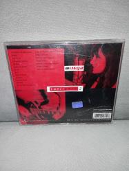 Cd Vega tatlı sert 2 albümü. Orijinal. 2003 Universal baskı. 2 Disk. Dinlemeyi etkilemeyen çizikler var. Sorunsuz çalışıyor. Nadir albümlerden. koleksiyonluk