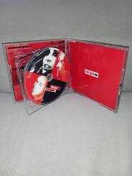 Cd Vega tatlı sert 2 albümü. Orijinal. 2003 Universal baskı. 2 Disk. Dinlemeyi etkilemeyen çizikler var. Sorunsuz çalışıyor. Nadir albümlerden. koleksiyonluk