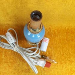 VINTAGE LİLA RENKLİ PORSELEN GÖVDELİ , BUJİ AMPULLÜ ORJİNAL KABLO , ANAHTAR VE AMERİKAN FİŞLİ KÜÇÜK BOY ABAJUR