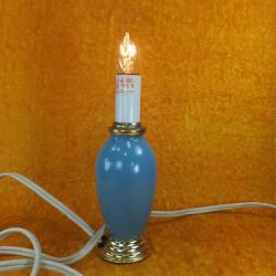 VINTAGE LİLA RENKLİ PORSELEN GÖVDELİ , BUJİ AMPULLÜ ORJİNAL KABLO , ANAHTAR VE AMERİKAN FİŞLİ KÜÇÜK BOY ABAJUR