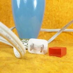 VINTAGE LİLA RENKLİ PORSELEN GÖVDELİ , BUJİ AMPULLÜ ORJİNAL KABLO , ANAHTAR VE AMERİKAN FİŞLİ KÜÇÜK BOY ABAJUR