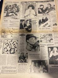 HAFTA SONU GAZETESİ DOĞUM GÜNÜ HEDİYESİ  ( Turkish Newspaper ) - 20 EKİM 1978 -TAM TAKIM 12 SAYFADIR -Canan Özbek-Prenses Banu-Bülent Ersoy-Türkan Şoray-Necla Nazır-Kadir İnanır-Selçuk Ural-Ayhan Işık-Tülay Karaca-Yeliz-Nesrin Topkapı-Akın Uğurlu-Nerke Karabekir-Ferdi Tayfur-Nüket Duru-Prenses Caroline-İrfan Dadaş-Medina Mercouri-Ümit Dadaş-Müjde Ar-Canan Özbaş-Emel Sayın-Cüneyt Arkın-Sevda Ün-Memduh Ün-Sevda Ün’ün kızı Çiğdem Ün-Tarık Akan-Müjgan Güneş-Ayla Algan-Nihican Güneş-Elvan Sevil-Recep Kaymak-Cüneyt Türel-Son ümit Rusya’da Türkan Şoray’ın el titremelerine çare bulunamıyor-Çay fincanını bile ancak iki eliyle tutabiliyor-Evden çıkarken çok heyecanlıydı-Film çalışmaları biter bitmez tedavi başlayacak-Necla Nazır’ın mutluluğunu yıkan garip olay-Bu kadın Kadir İnanır’a büyü mü yaptı-Son günlerin en büyük dedikodusu-Sosyete terzisinin kızı Selçuk Ural’ın eski eşi-Kızlık raporu kısmetini açtı-Yeliz için zor karar-Bütçe doğrultan tıraş-Benimle çalışın dişlerinizi bedava yaptırın-Anka
