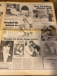 HAFTA SONU GAZETESİ DOĞUM GÜNÜ HEDİYESİ  ( Turkish Newspaper ) - 20 EKİM 1978 -TAM TAKIM 12 SAYFADIR -Canan Özbek-Prenses Banu-Bülent Ersoy-Türkan Şoray-Necla Nazır-Kadir İnanır-Selçuk Ural-Ayhan Işık-Tülay Karaca-Yeliz-Nesrin Topkapı-Akın Uğurlu-Nerke Karabekir-Ferdi Tayfur-Nüket Duru-Prenses Caroline-İrfan Dadaş-Medina Mercouri-Ümit Dadaş-Müjde Ar-Canan Özbaş-Emel Sayın-Cüneyt Arkın-Sevda Ün-Memduh Ün-Sevda Ün’ün kızı Çiğdem Ün-Tarık Akan-Müjgan Güneş-Ayla Algan-Nihican Güneş-Elvan Sevil-Recep Kaymak-Cüneyt Türel-Son ümit Rusya’da Türkan Şoray’ın el titremelerine çare bulunamıyor-Çay fincanını bile ancak iki eliyle tutabiliyor-Evden çıkarken çok heyecanlıydı-Film çalışmaları biter bitmez tedavi başlayacak-Necla Nazır’ın mutluluğunu yıkan garip olay-Bu kadın Kadir İnanır’a büyü mü yaptı-Son günlerin en büyük dedikodusu-Sosyete terzisinin kızı Selçuk Ural’ın eski eşi-Kızlık raporu kısmetini açtı-Yeliz için zor karar-Bütçe doğrultan tıraş-Benimle çalışın dişlerinizi bedava yaptırın-Anka