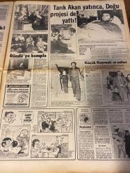 HAFTA SONU GAZETESİ DOĞUM GÜNÜ HEDİYESİ  ( Turkish Newspaper ) - 20 EKİM 1978 -TAM TAKIM 12 SAYFADIR -Canan Özbek-Prenses Banu-Bülent Ersoy-Türkan Şoray-Necla Nazır-Kadir İnanır-Selçuk Ural-Ayhan Işık-Tülay Karaca-Yeliz-Nesrin Topkapı-Akın Uğurlu-Nerke Karabekir-Ferdi Tayfur-Nüket Duru-Prenses Caroline-İrfan Dadaş-Medina Mercouri-Ümit Dadaş-Müjde Ar-Canan Özbaş-Emel Sayın-Cüneyt Arkın-Sevda Ün-Memduh Ün-Sevda Ün’ün kızı Çiğdem Ün-Tarık Akan-Müjgan Güneş-Ayla Algan-Nihican Güneş-Elvan Sevil-Recep Kaymak-Cüneyt Türel-Son ümit Rusya’da Türkan Şoray’ın el titremelerine çare bulunamıyor-Çay fincanını bile ancak iki eliyle tutabiliyor-Evden çıkarken çok heyecanlıydı-Film çalışmaları biter bitmez tedavi başlayacak-Necla Nazır’ın mutluluğunu yıkan garip olay-Bu kadın Kadir İnanır’a büyü mü yaptı-Son günlerin en büyük dedikodusu-Sosyete terzisinin kızı Selçuk Ural’ın eski eşi-Kızlık raporu kısmetini açtı-Yeliz için zor karar-Bütçe doğrultan tıraş-Benimle çalışın dişlerinizi bedava yaptırın-Anka