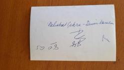 NEBAHAT ÇEHRE'NİN ORİJİNAL 2'Lİ FOTOĞRAF SETİ - 18 x 12 cm EBADINDA - NEBAHAT ÇEHRE, DEMİR KARAHAN'LA EVLERİN ARASINDA EL ELE DOLAŞIP BİRLİKTE OTURUP POZ VERİRKEN ÇEKİLMİŞ 2 FARKLI KARE