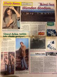HAFTA SONU GAZETESİ DOĞUM GÜNÜ HEDİYESİ  ( Turkish Newspaper ) - 24 KASIM 1978 -TAM TAKIM 12 SAYFADIR -Zerrin eğeliler-Erhan Tünay-Tuto Karaca-Cengiz Polatkan-Tarık Akan-İrina-Türkan Şoray-Gönül Kutlu-Engin Ali Kemal-Necla Nazır-Ayşe Mine-Kadir İnanır-Füsun Önal-Hülya Tuğlu-Fatma Girik-Sevim Tuna-Sevda Karaca-Sezen Aksu-Adnan Şenses-Güzide Kasacı-Perran Şensoy-Cüneyt Arkın-Elia Kazan-Filiz Akın-Bülent Ersoy-Fatoş Taner-Nilgün Atılgan-Nihat Ziyalan-Gülriz Sururi-Engin Cezzar-Tarık Akan’ın Moskova’daki gizli sevgilisi-Güzel İrina ben hayatımda böyle erkek tanımadım diyor-İrina Türkan Şoray’a kendini çok yakın buldu-Avrupalı yıldızların paylaşamadıkları erkek-Milli Takım kampında ikinci skandal-Engin’den sonra Ali Kemal-Yeni olayın yeni kahramanı ve dertli eşi-Bir aşk transferi-Mutluluğu küllerin arasında bulduk-F.B. Elif Pektaş’ın şans yolunu açtı-Vatan kurtaran aslan-Allah beni Fatma Girik’ten korudu-Bir apartman parası yiyen hastalık-Sezen Aksu’nun intiharı-Damat bey hesap veriyor-İkin