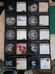 10 ADET KUTULARINDA YERLİ YABANCI FİLM KAYITLI BETAMAX VİDEO KASETİ