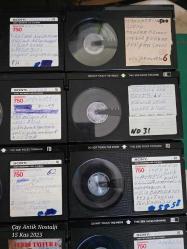10 ADET KUTULARINDA YERLİ YABANCI FİLM KAYITLI BETAMAX VİDEO KASETİ