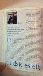 ONEP SAĞLIK & ESTETİK DERGİSİ - ŞUBAT 2001  ONEP SAĞLIK & ESTETİK - PROF. DR. ONUR EROL - REVNA GÜNEY - DR. SEVİNÇ EROL - BURAK EROL - PROF. DR. GÜRHAN ÖZCAN - DR. MURAT PENÇE - DR. HAKAN GÜNEY - DR. HIFZI VELİDEDEOĞLU - DR. SACİT KARADEMİR - LEVENT GÜRSEL ALEV - MEBRUKE BAYRAM - AYŞEN İPEK - ZEYNİYE TUĞRUL - AJDA PEKKAN - NİHAT ODABAŞI  DOKU KOKTEYLİ - DUDAK ESTETİĞİ - YÜZ GERME AMELİYATLARI - YÜZ KEMİK VE YUMUŞAK DOKU YARALANMALARI - ULTRASONİK LİPOSUCTION - LİPOSUCTION SONRASI BESLENME - PLASTİK CERRAHİDE LPG - KİLO VERİRKEN NELERE DİKKAT EDİLMELİ - EPİLASYON LAZER - PLASTİK CERRAHİDE YÜZE UYGULANABİLECEK DOLGU MADDELERİ - ENDOSKOPİK KAŞ KALDIRMA - ONEP BİLİMSEL AKTİVİTELERİ - KARLAR ALTINDA CENEVRE - HENRI CARTIER BRESSON GÜNLÜĞÜ  ONEP ESTETİK & PLASTİK REKONSTRÜKTİF CERRAHİ KLİNİĞİ - KUANTUM YAYIN GRUBU - MEGA BASIM  - TAM TAKIM EKSİKSİZ 32 SAYFA