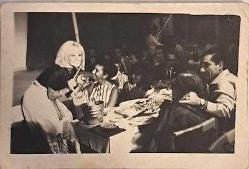 ÜNLÜ FOTOĞRAFI - GÖNÜL YAZAR SAHNEDE ŞARKI SÖYLERKEN NADİR SİYAH BEYAZ FOTOĞRAF